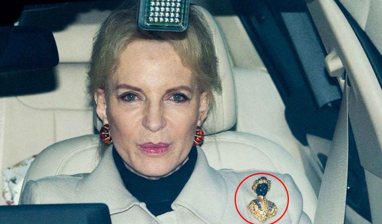 एक काले जड़ाऊ पिन की वजह से ब्रिटेन में शाही क्रिसमस के रंग में खलल पड़ गया!